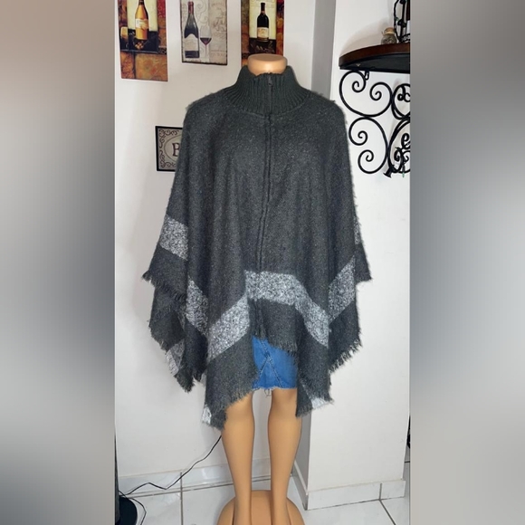 CAPE EXCELLENT CONDITIONS ONE SIZE - Picture 7 of 8